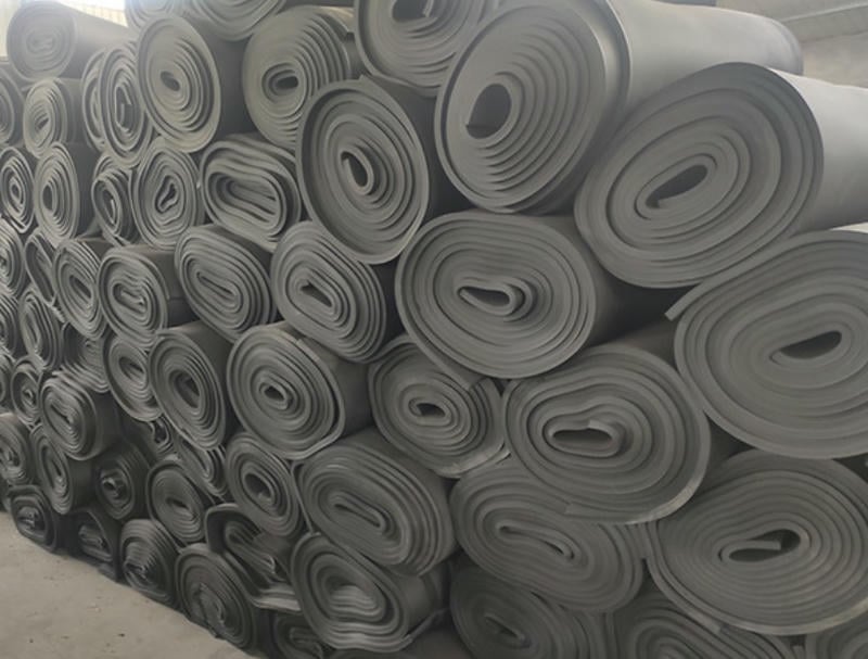 Độ dày 10mm–20mm phù hợp lót sàn thông thường, còn 30mm–50mm phù hợp khu vực cần